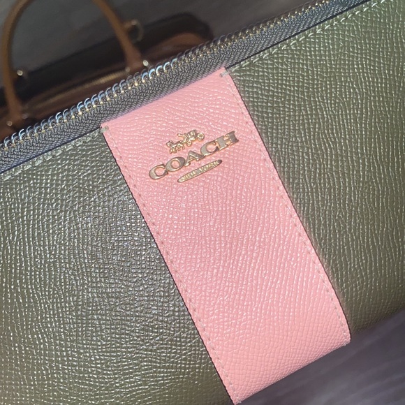 Matching Coach Purse and Wallet - Picture 11 of 11